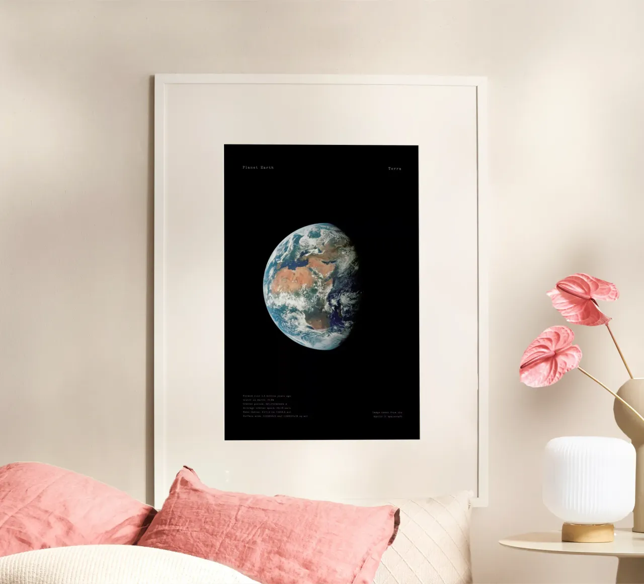 View of Earth from Apollo 11 poster con telaio in alluminio da Vintage by JUNIQE