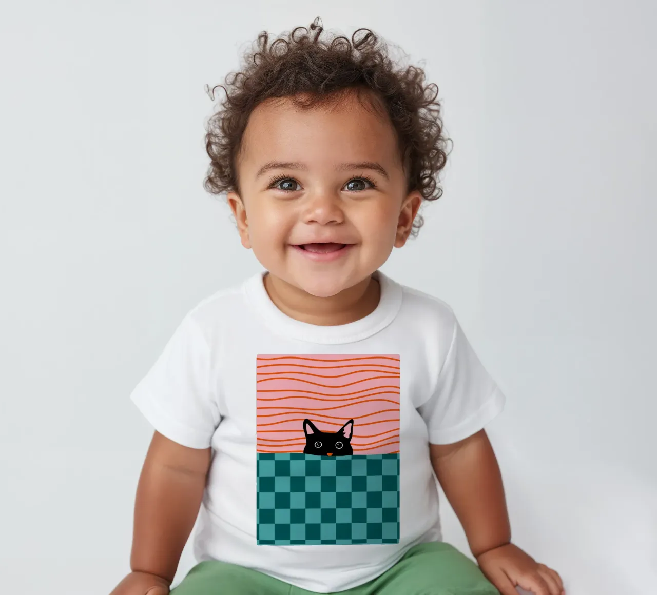 Peekaboo Moment baby t-shirt van Kintsugi99