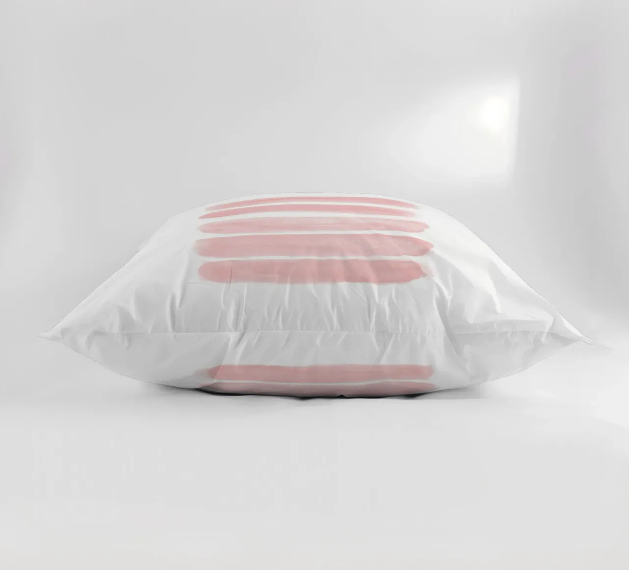 Strisce acquerellate rosa tenue cuscino da NouveauPrints