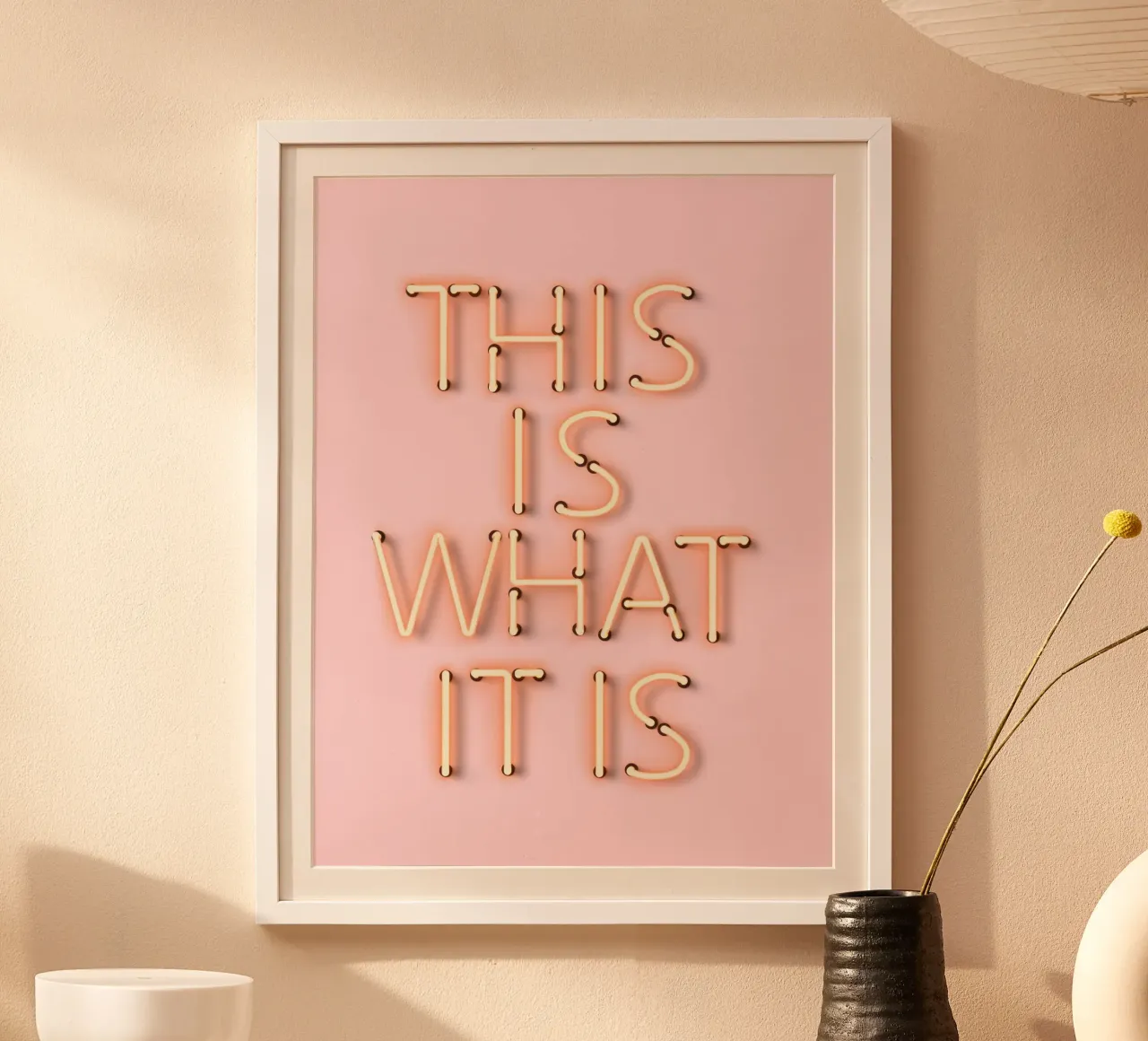C'est ce que c'est - Citation rose néon imprimée poster de showmemars