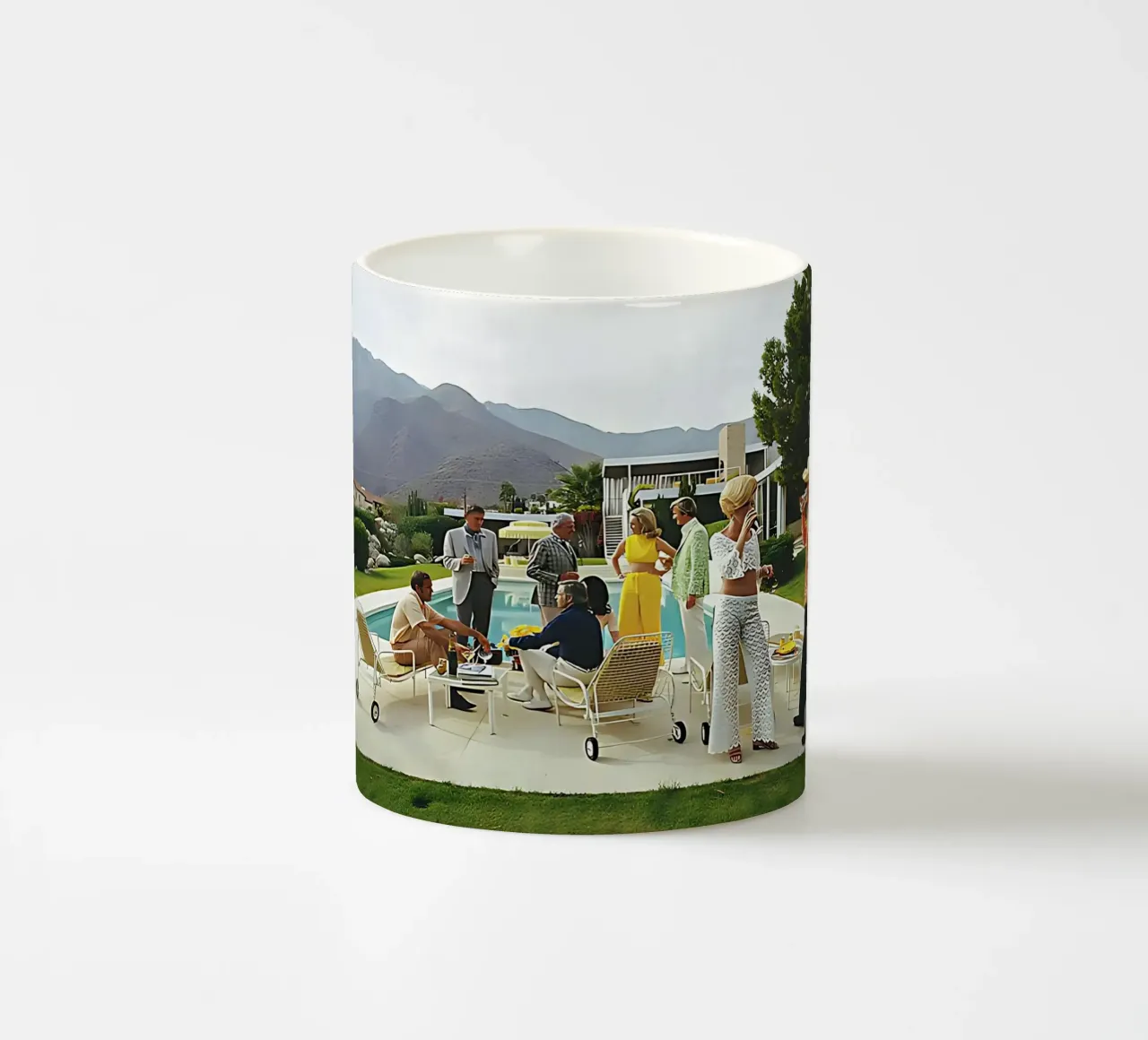Festa in casa nel deserto di Slim Aarons tazza in ceramica da tokovictory