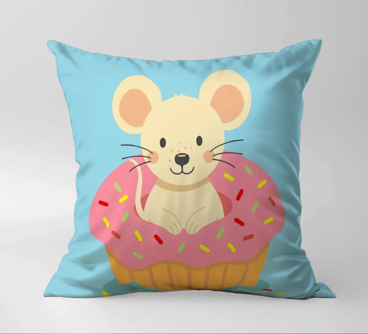 Douce souris dans un cupcake - Design ludique pour les gourmands coussin de namosh