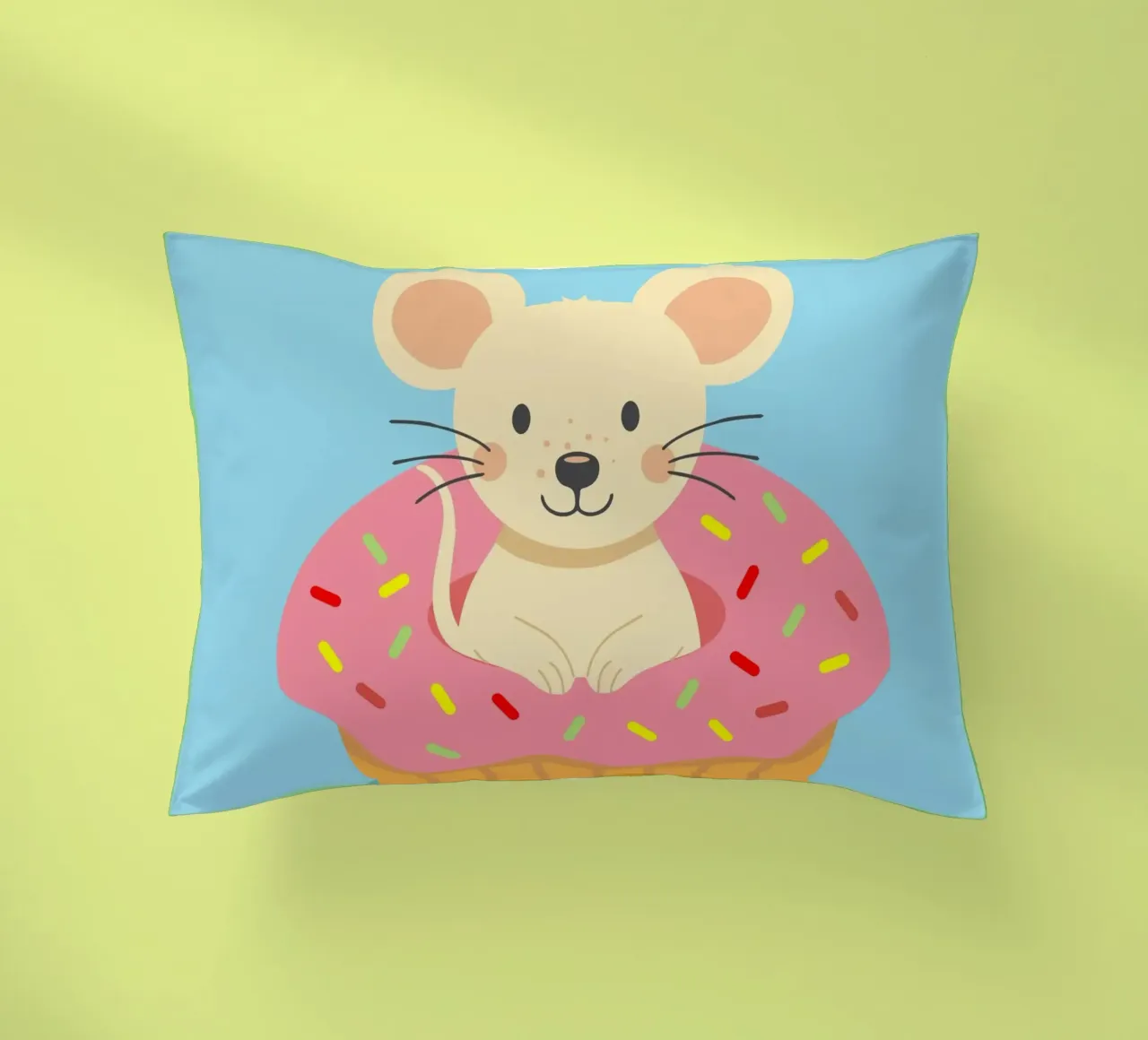 Douce souris dans un cupcake - Design ludique pour les gourmands coussin de namosh