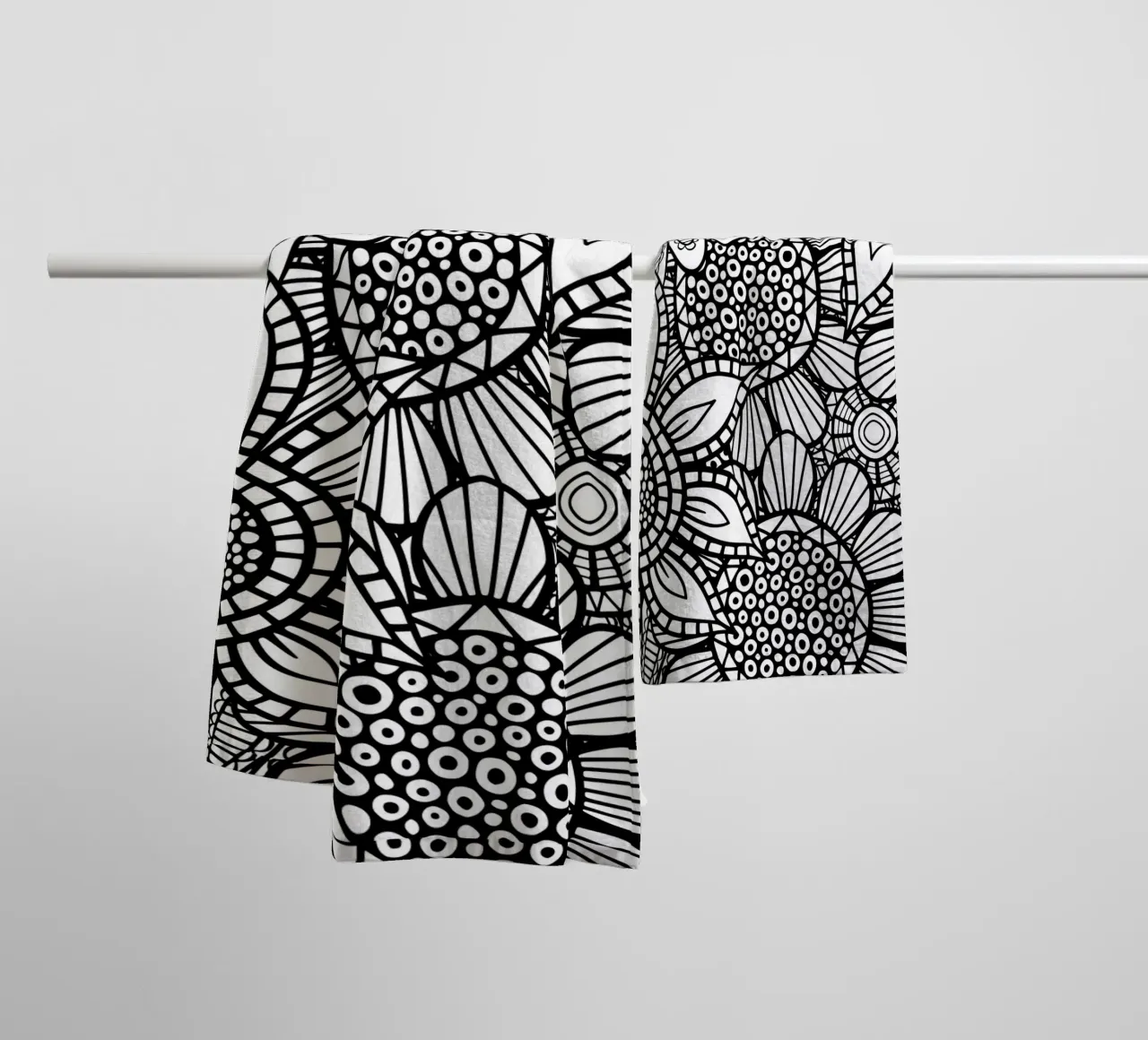 Giardino degli scarabocchi Folk Bloom asciugamano da bagno da Botanical Pattern House