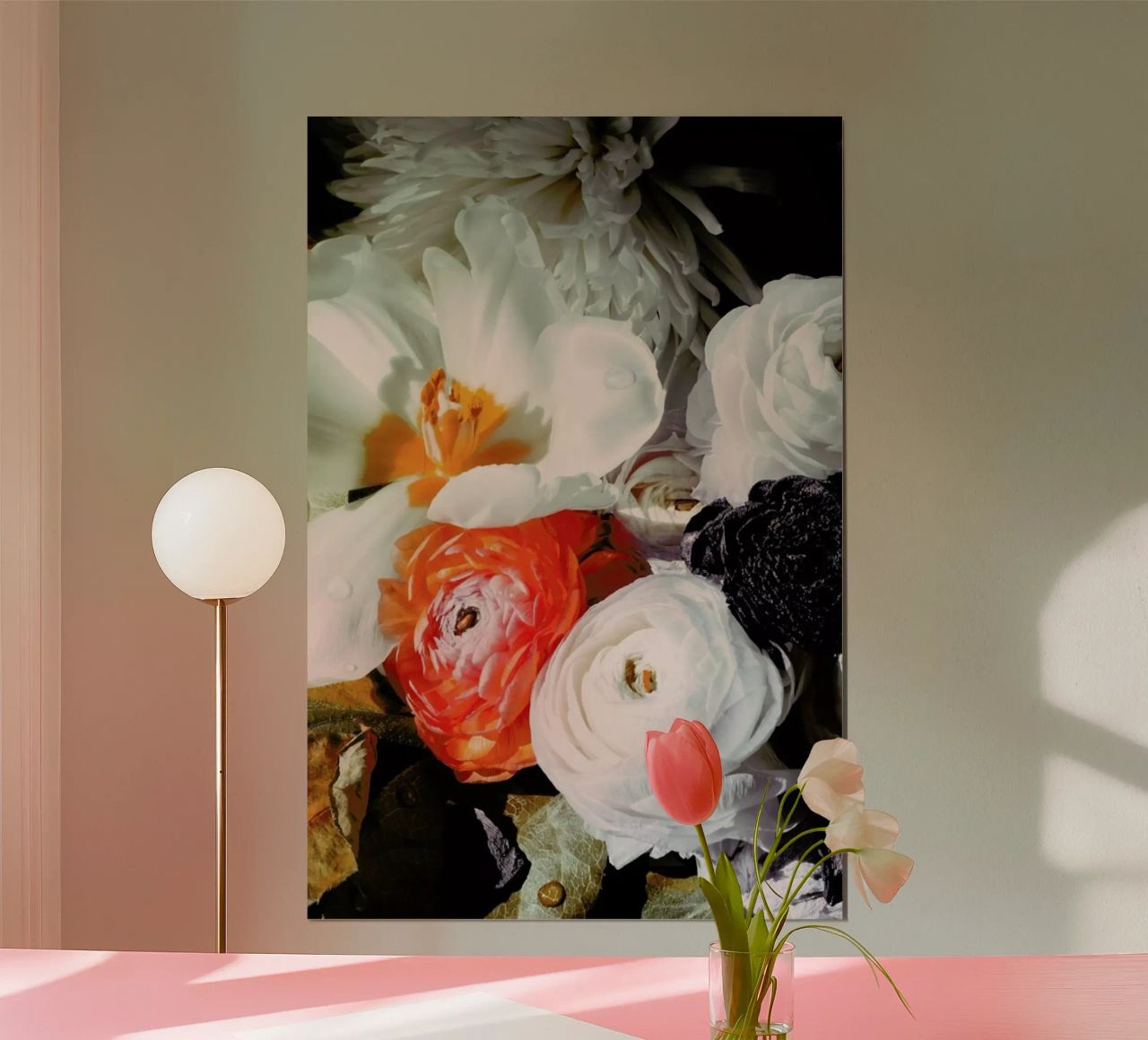 Ranunculus 10 Poster mit Holzrahmen von Leigh Viner