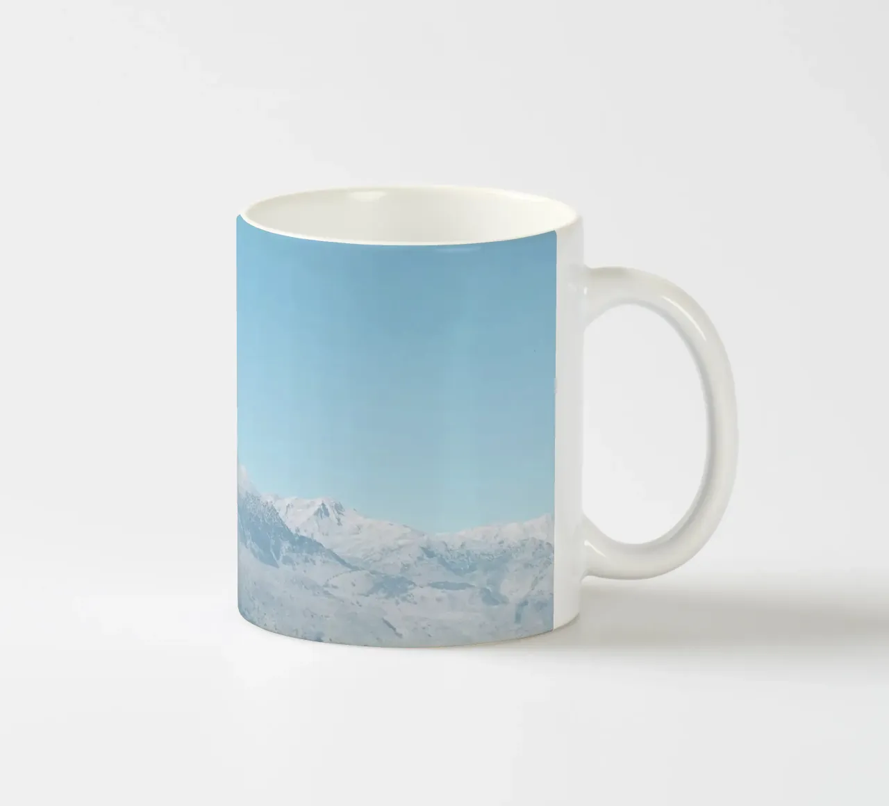 Montagne nebbiose tazza in ceramica da Cassia Beck Photography