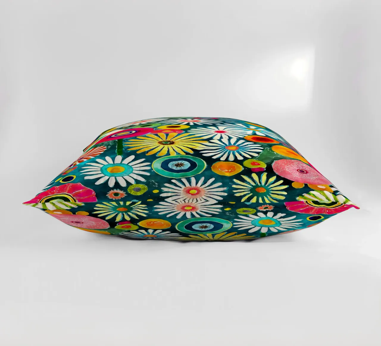 Funky Gänseblümchen Kissen von Botanical Pattern House