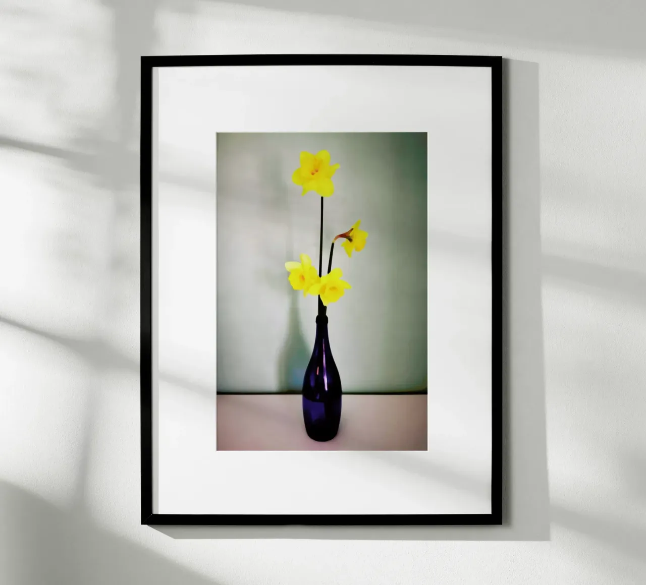 Blue Bottle poster con telaio in plastica da Angelo Cerantola