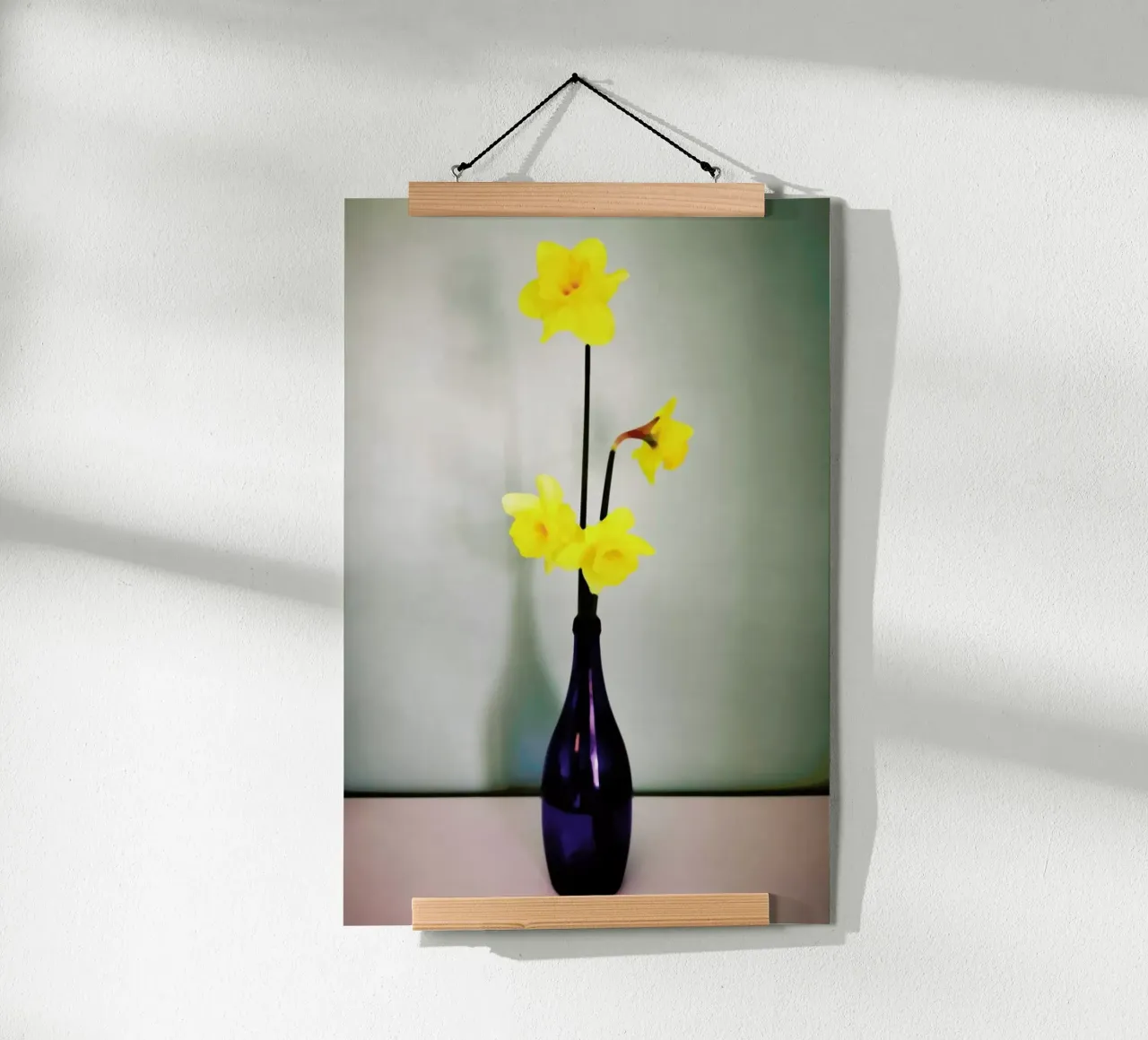 Blue Bottle poster con telaio in plastica da Angelo Cerantola