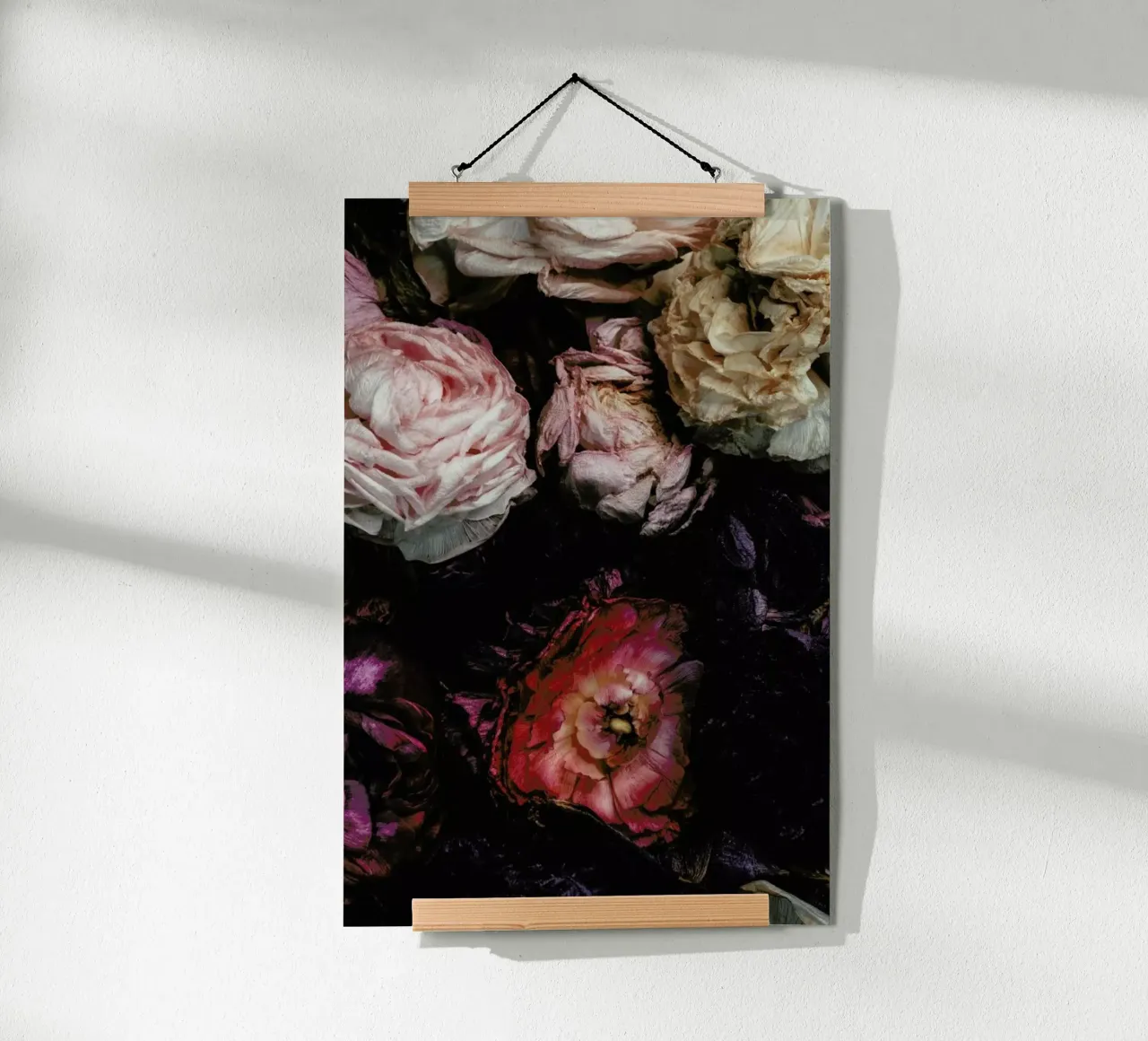 Ranunculus No 11 poster con telaio in plastica da Leigh Viner