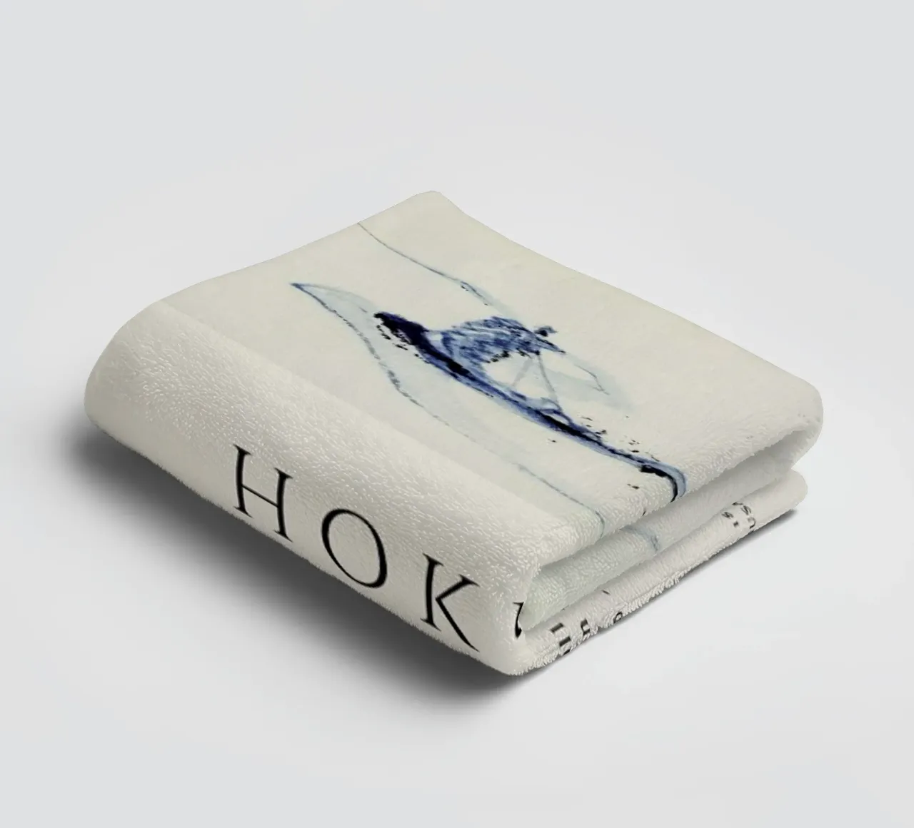 Hokusai - A Person in a Small Boat on a River with Mount Fuji in the Background II Handtuch von Vintage by JUNIQE