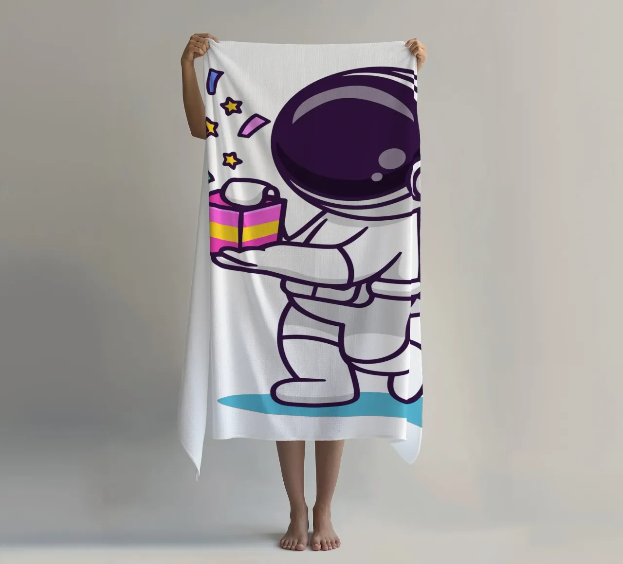 Simpatico astronauta con in mano una confezione regalo telo mare da brockcon Shop
