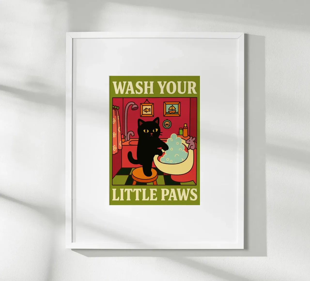 Gatto che si lava le zampe - Arte da bagno divertente poster con telaio in alluminio da the gindils
