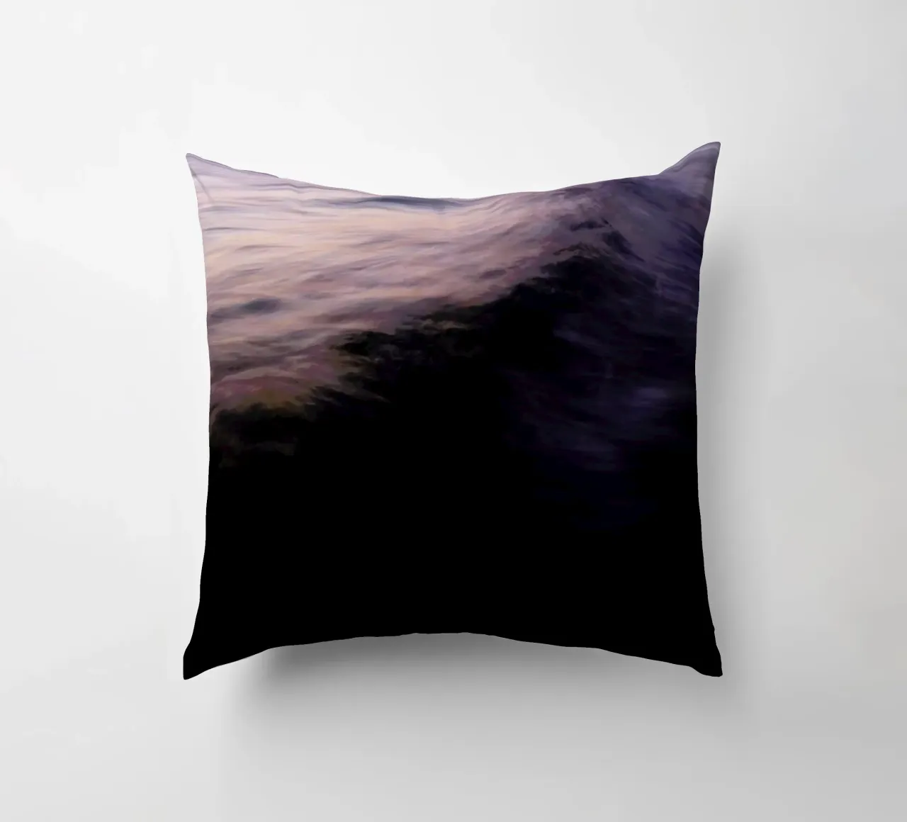 The Uniqueness of Waves XVII cuscino da Tal Paz-Fridman