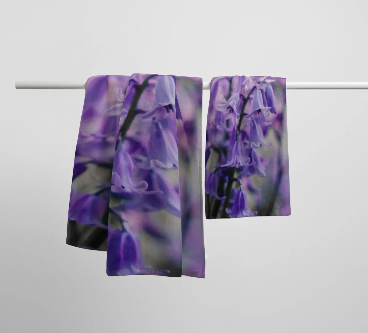 Purple flowers Handtuch von Sibbershusum