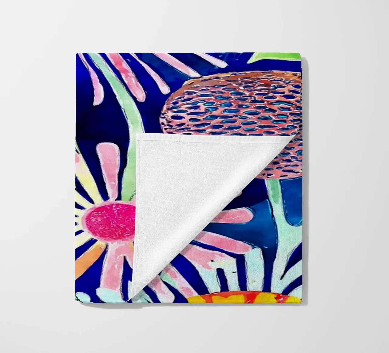 Funky paardenbloemen strandhanddoek van Botanical Pattern House