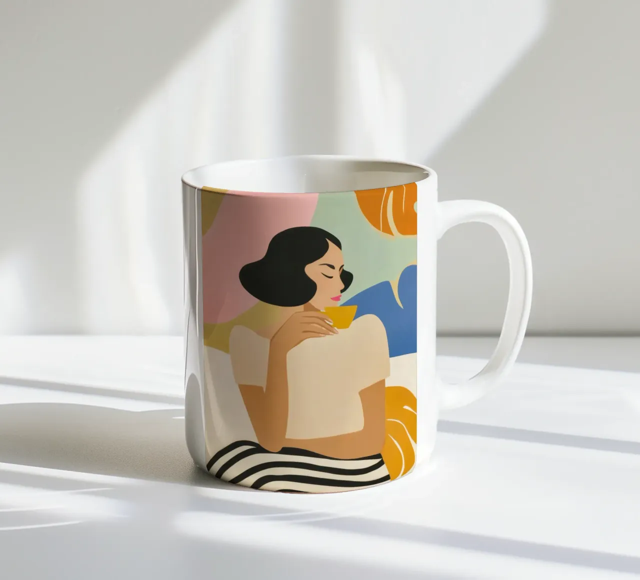 Donna che gusta un espresso | Illustrazione di tendenza tazza in ceramica da Autofocus