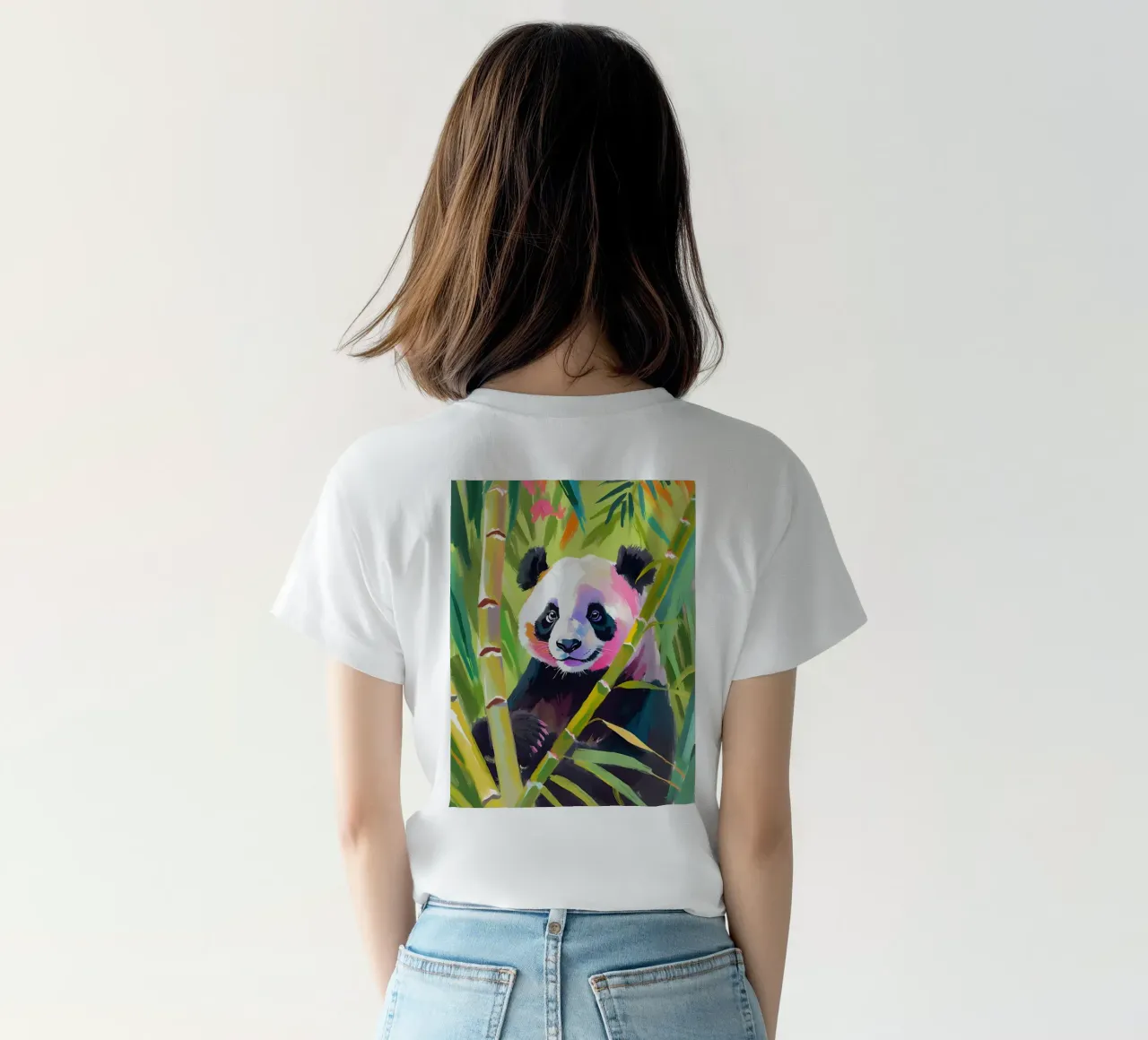 🌿🐼 Panda | Felicità della foresta di bambù t-shirt da Trinkets NL Design Studio