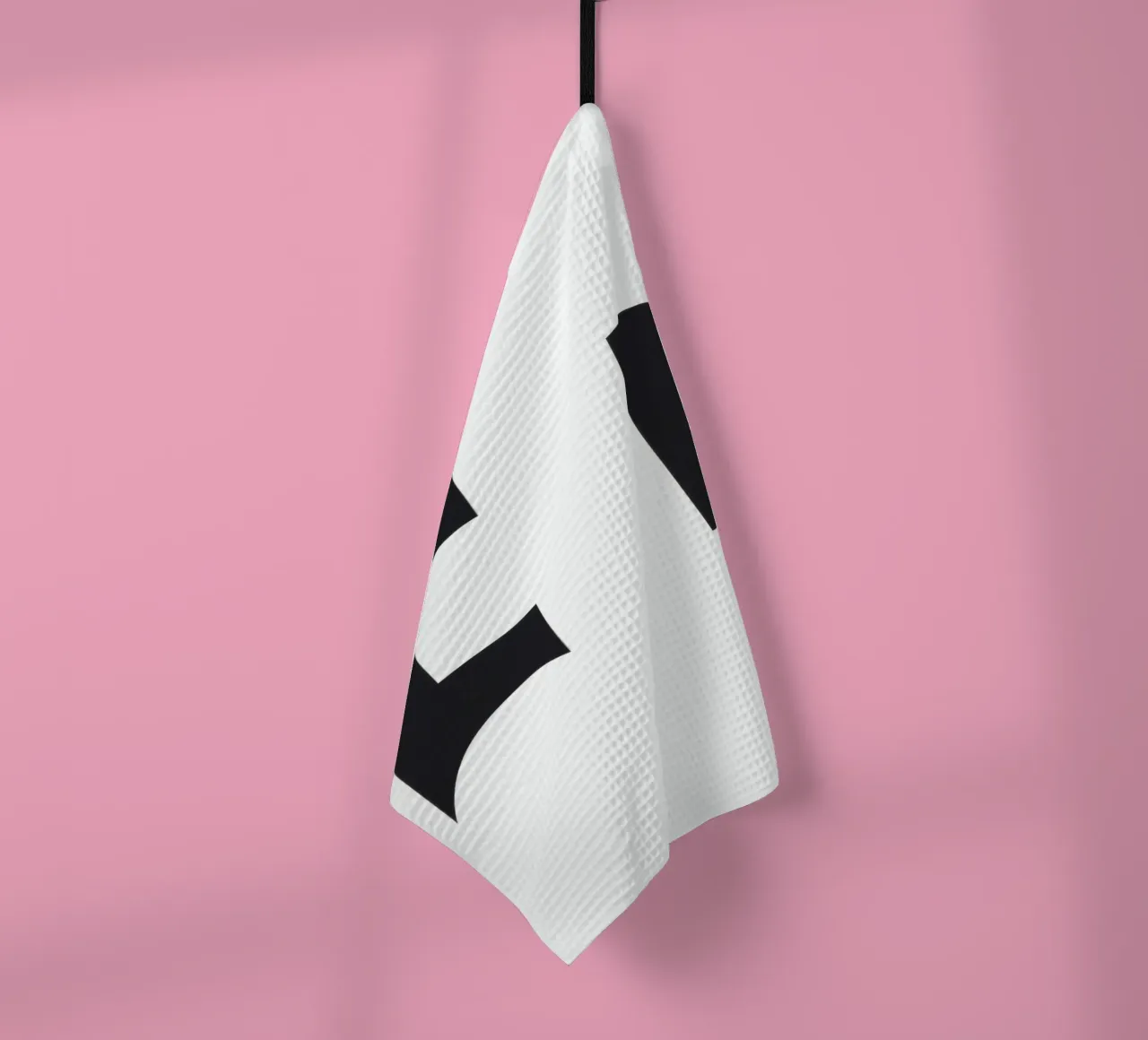 Abstract ontwerp met zwarte vormen op een witte achtergrond theedoek van DesignDoodle