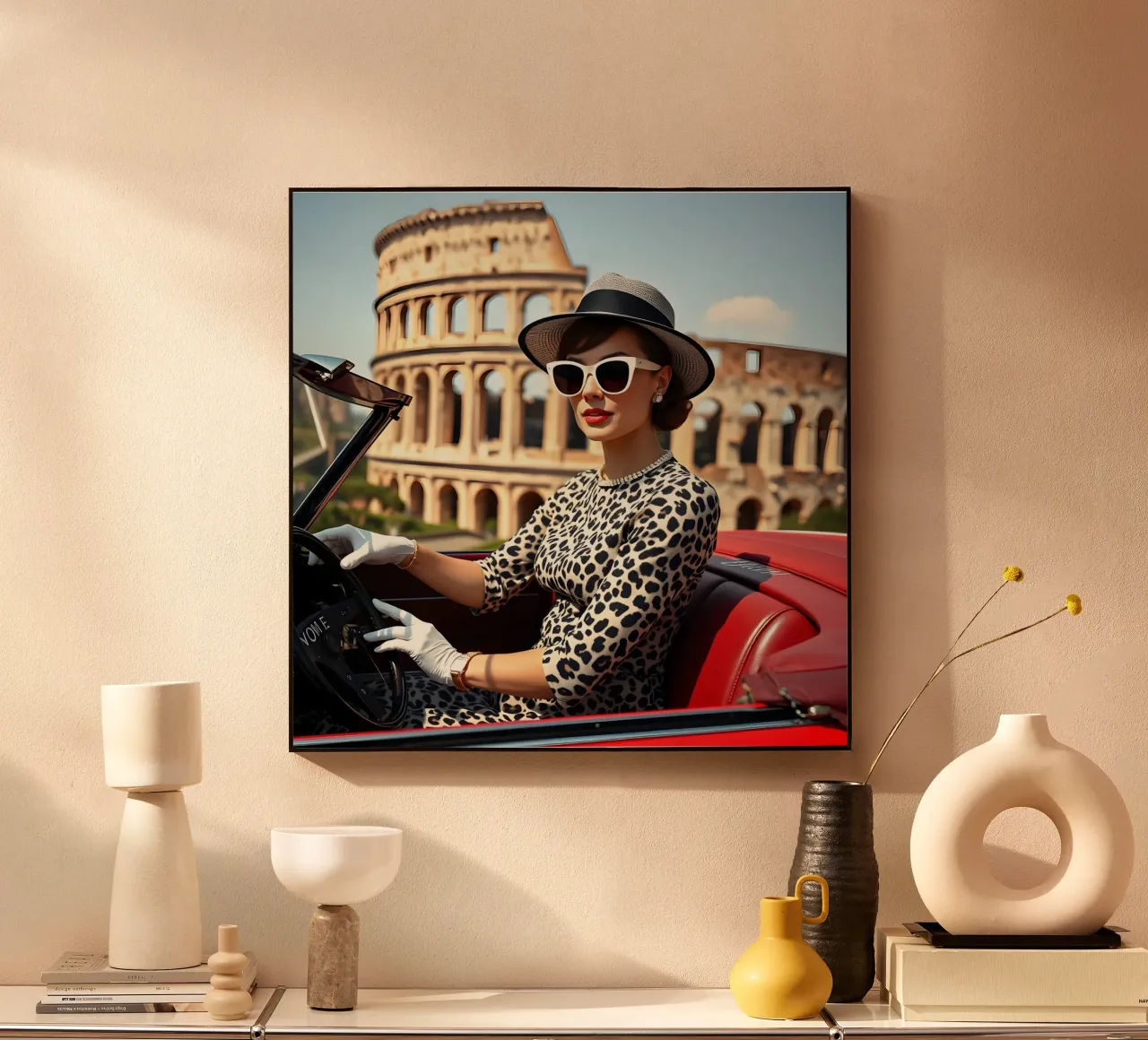 Signora del 1960 in decappottabile vicino al Colloseum alluminio dibond da Anita's Dream