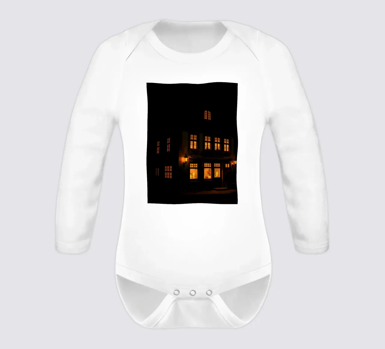 Serata accogliente in una casa di charme con luci calde e splendenti body neonato maniche lunghe da DesignDoodle