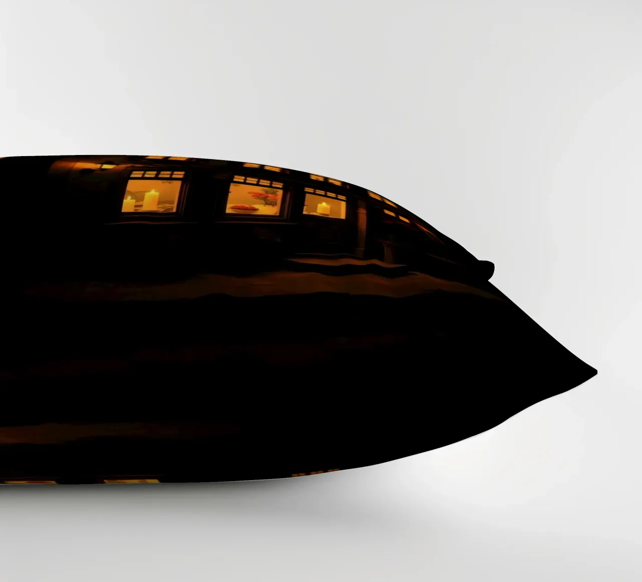 Serata accogliente in una casa di charme con luci calde e splendenti cuscino da DesignDoodle