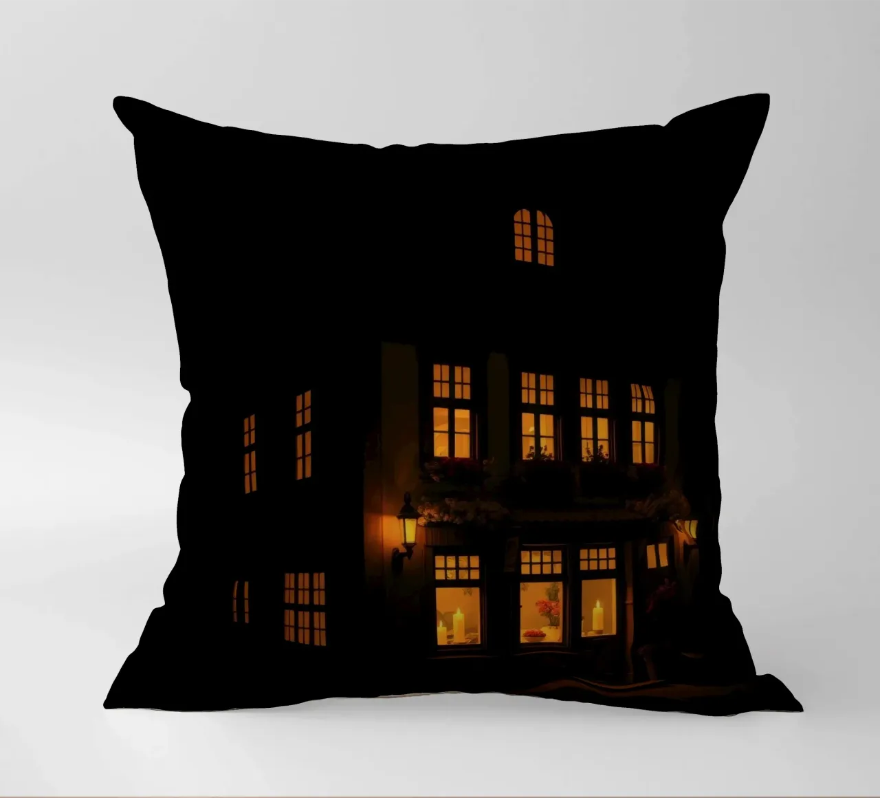 Serata accogliente in una casa di charme con luci calde e splendenti cuscino da DesignDoodle