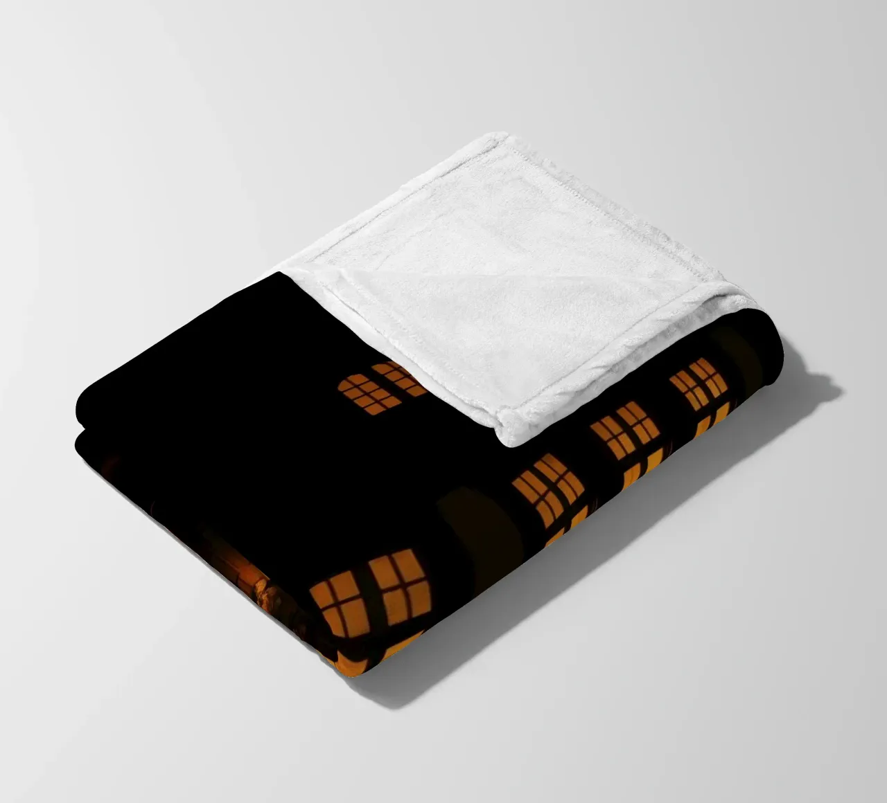 Serata accogliente in una casa di charme con luci calde e splendenti coperta in pile da DesignDoodle