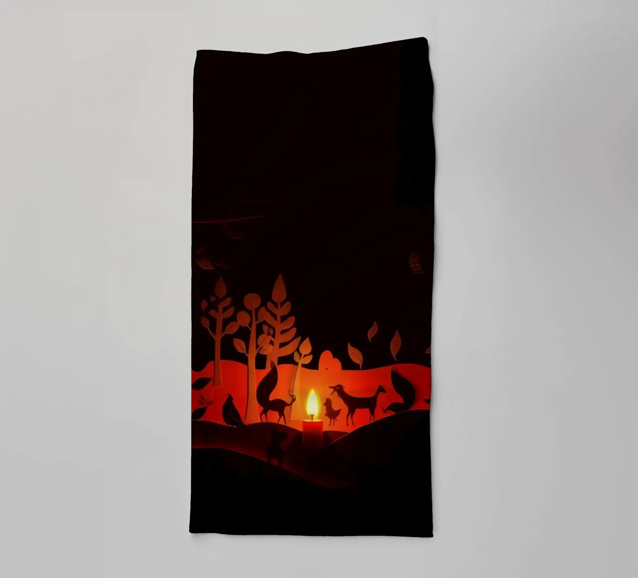 Des animaux colorés en papier découpé créent une scène nocturne calme. serviette de bain de DesignDoodle