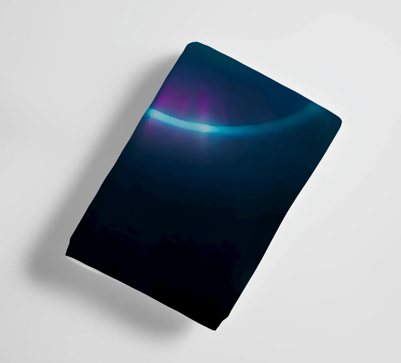 Un'esposizione di luci celestiali con colori e motivi vivaci asciugamano da bagno da DesignDoodle