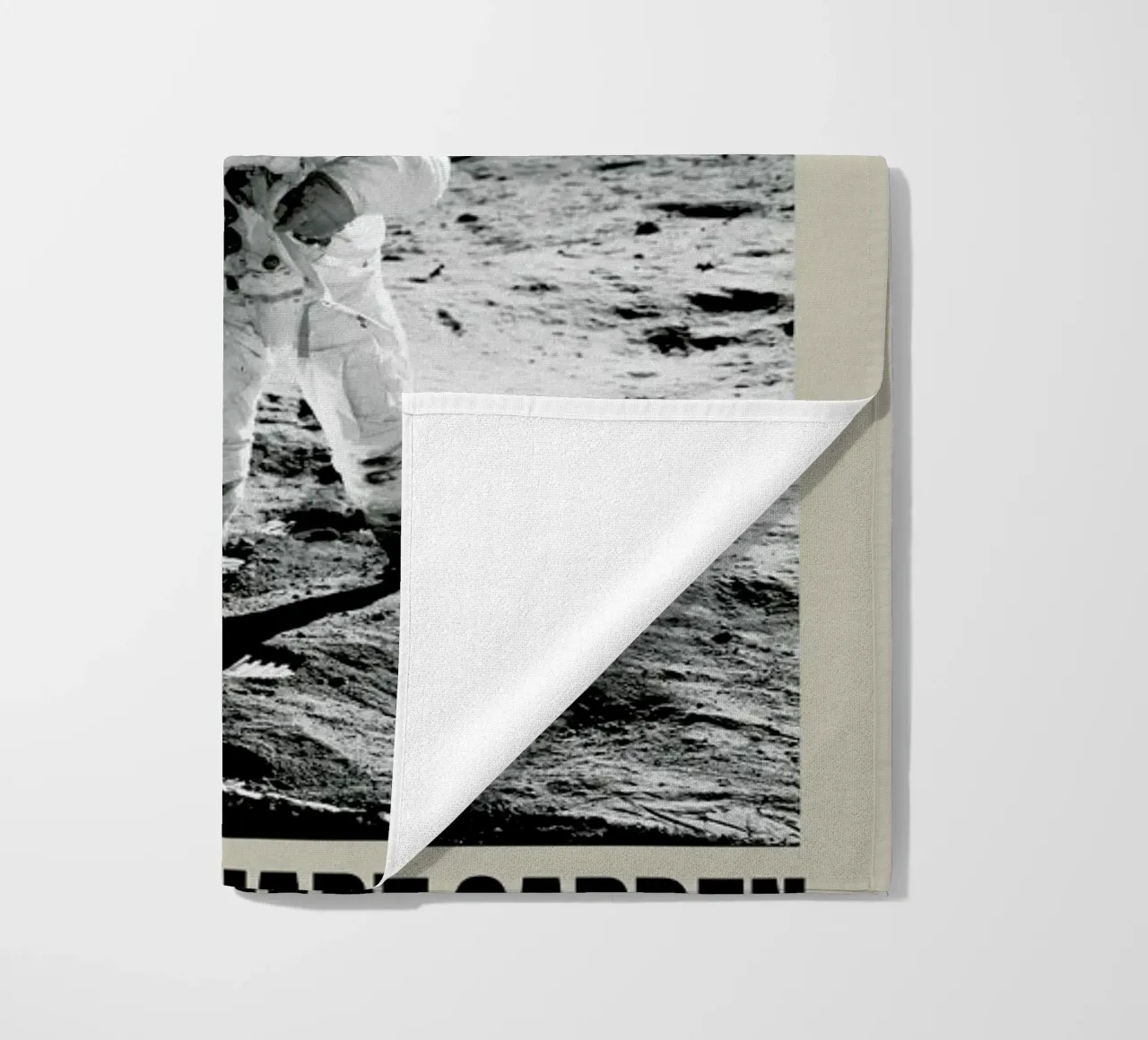 Apollo 11, Madison Square Garden telo mare da Vintage by JUNIQE