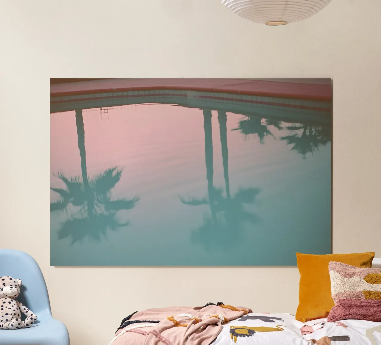 USA SérIA I Riflessi di palme in piscina e un cielo rosa poster con telaio in alluminio da Julie Travel Photography