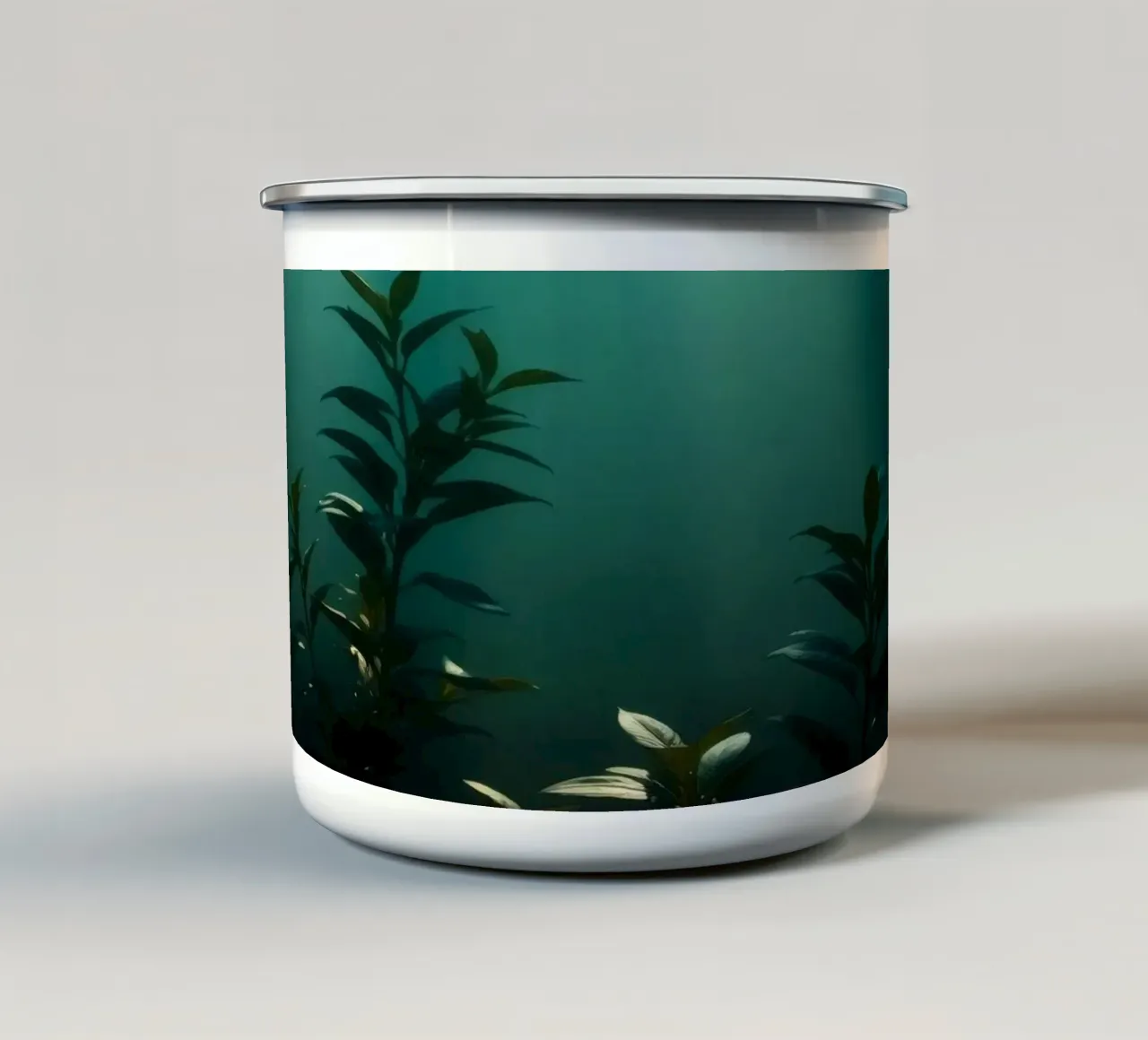 Piante sottomarine illuminate da raggi di luce morbida tazza in smalto da DesignDoodle