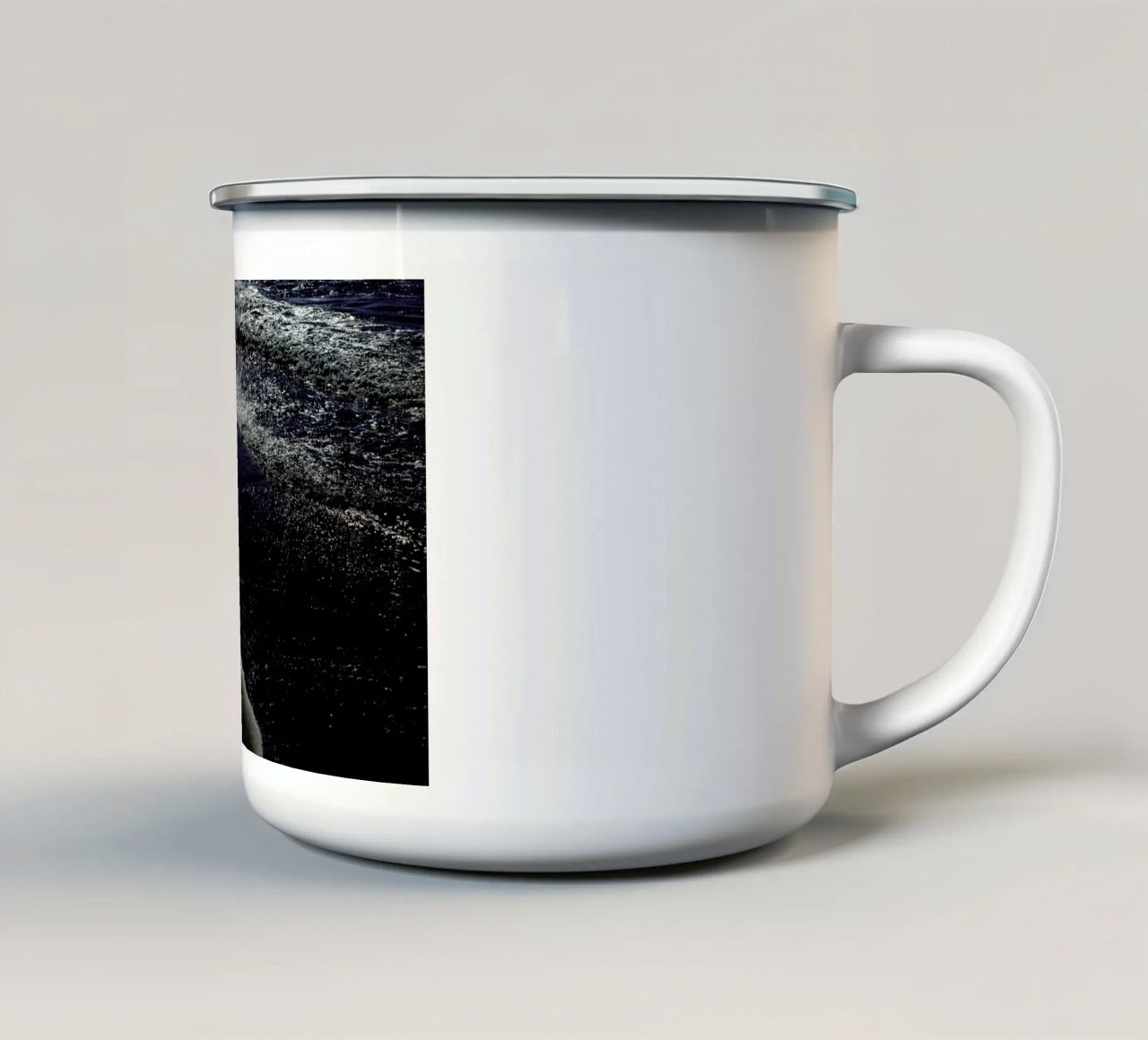 Seaside #5 tazza in smalto da Tal Paz-Fridman
