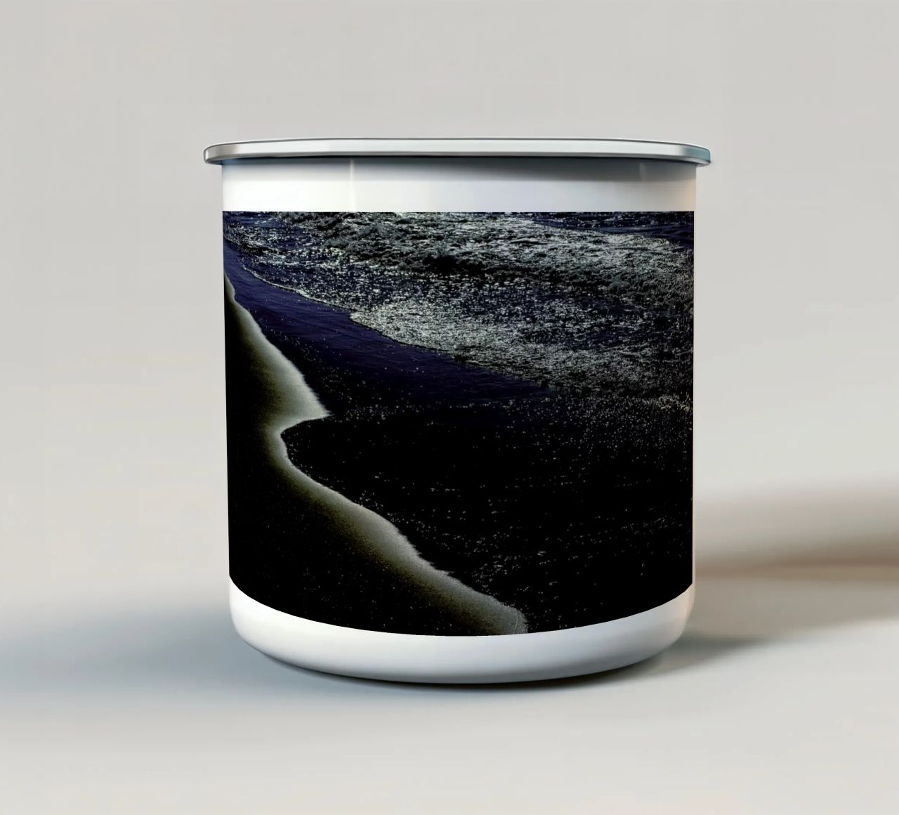 Seaside #5 tazza in smalto da Tal Paz-Fridman