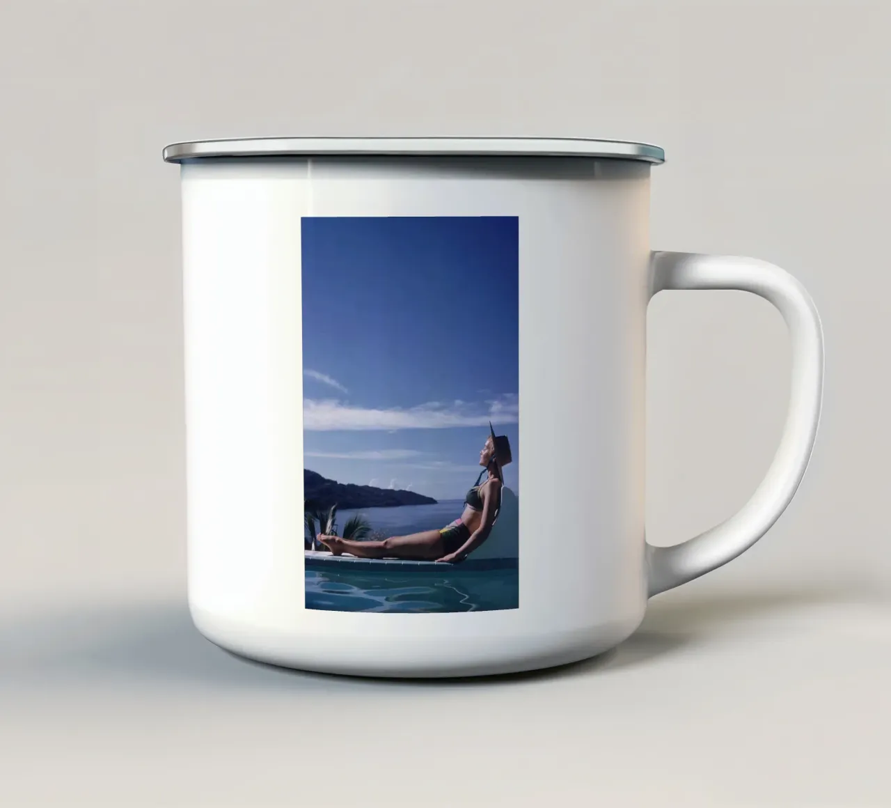 Tra il mare e il cielo Slim Aarons tazza in smalto da Chrisvintage