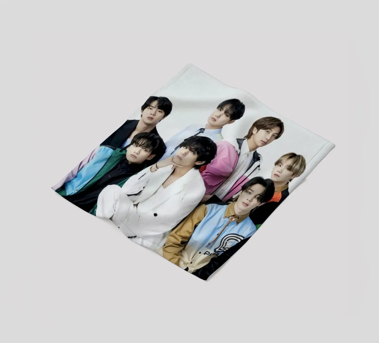 Boyband coreana coperta in pile da Betty Shops