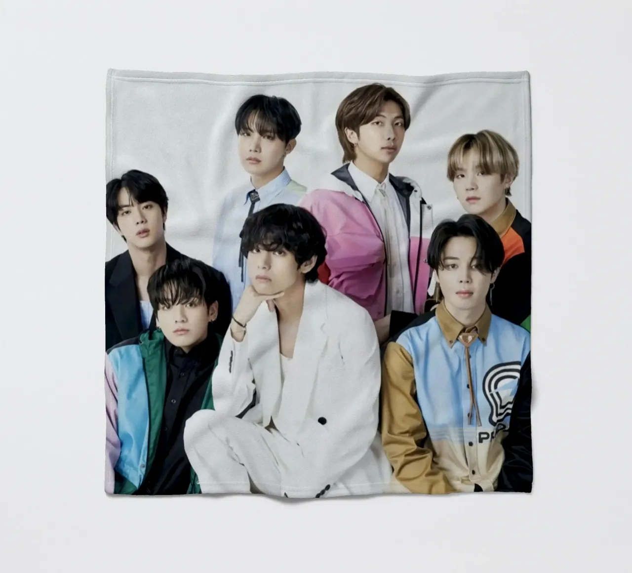 Boyband coreana coperta in pile da Betty Shops