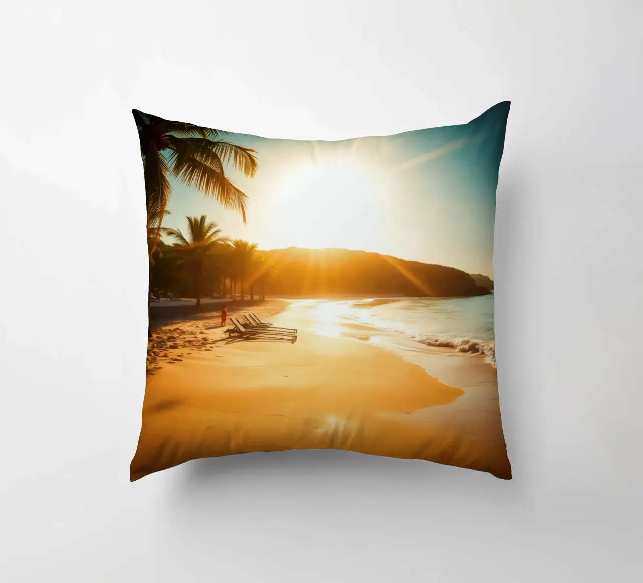 Alba dorata su una tranquilla spiaggia di palme cuscino da DesignDoodle