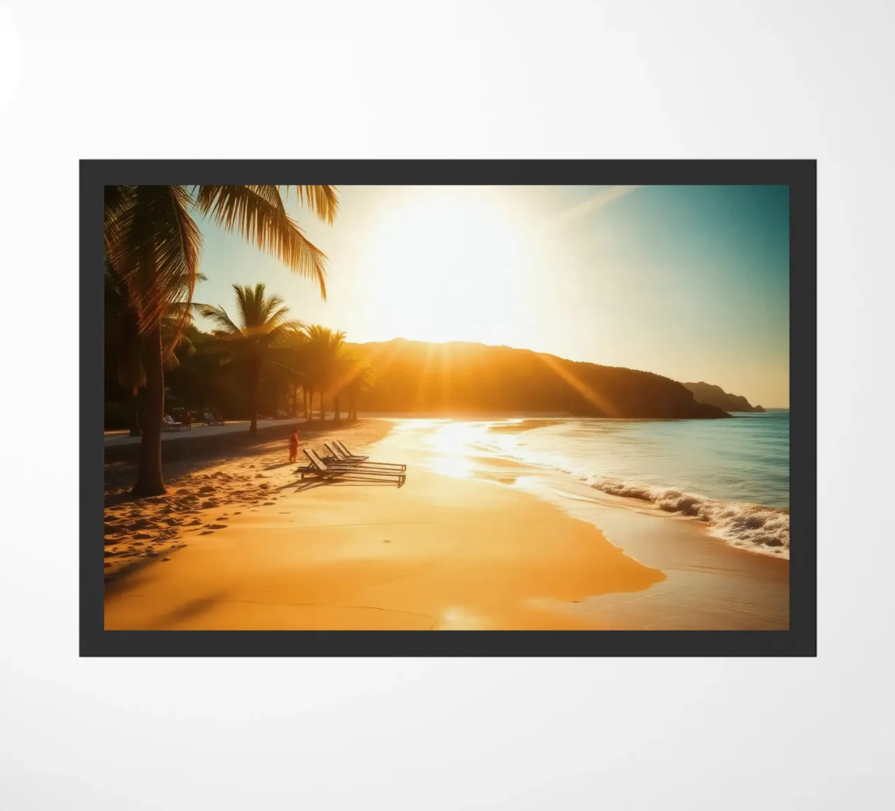 Alba dorata su una tranquilla spiaggia di palme zerbino da DesignDoodle