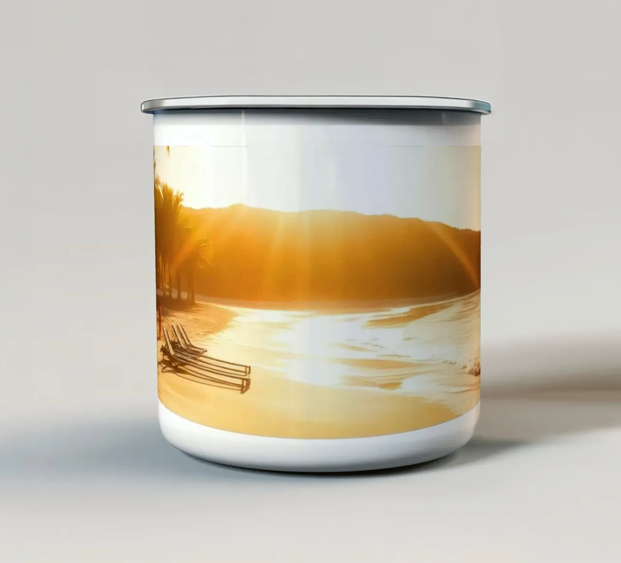 Alba dorata su una tranquilla spiaggia di palme tazza in smalto da DesignDoodle