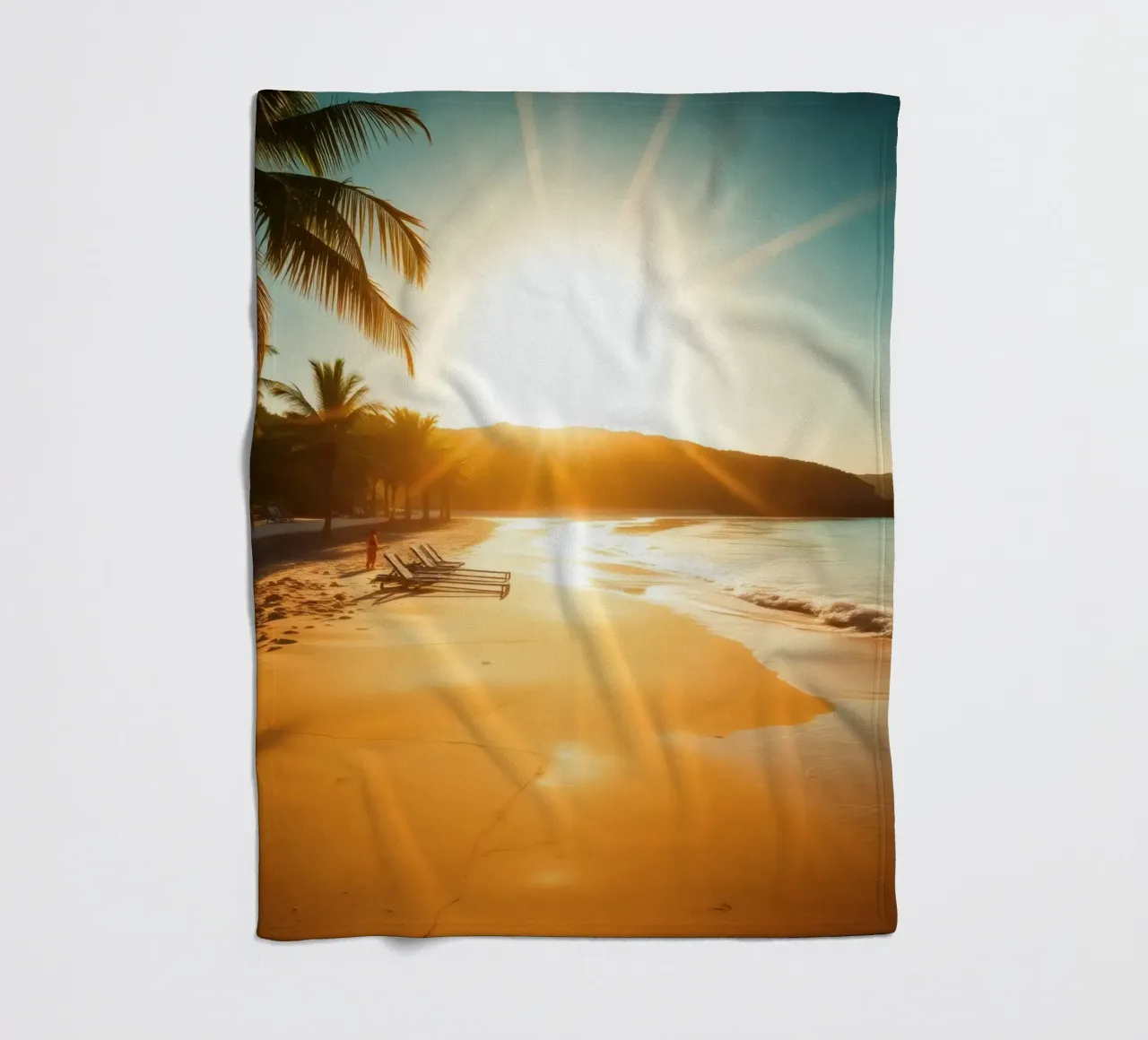 Alba dorata su una tranquilla spiaggia di palme coperta in pile da DesignDoodle