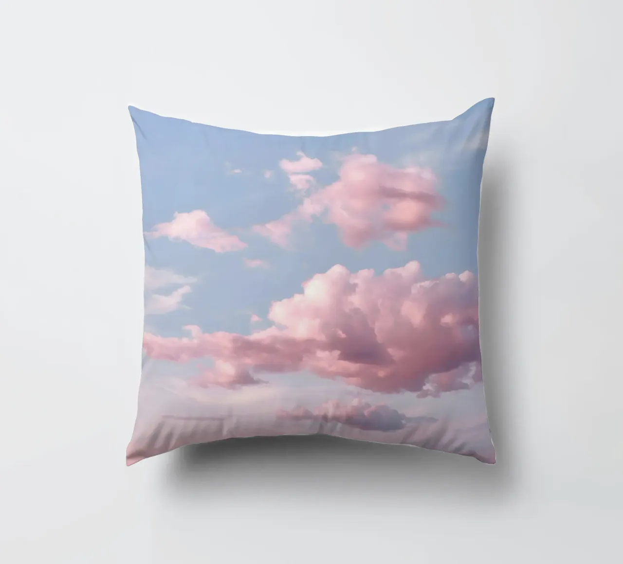 Nuvole di cotone serene cuscino da Moon  Bloom