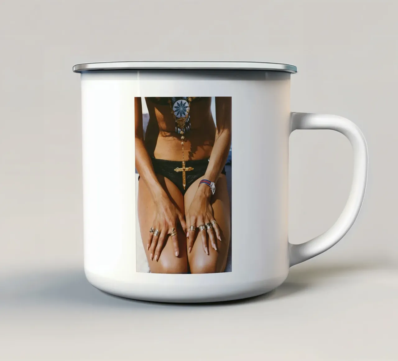 Capri Tan - Slim Aarons tazza in smalto da Chrisvintage