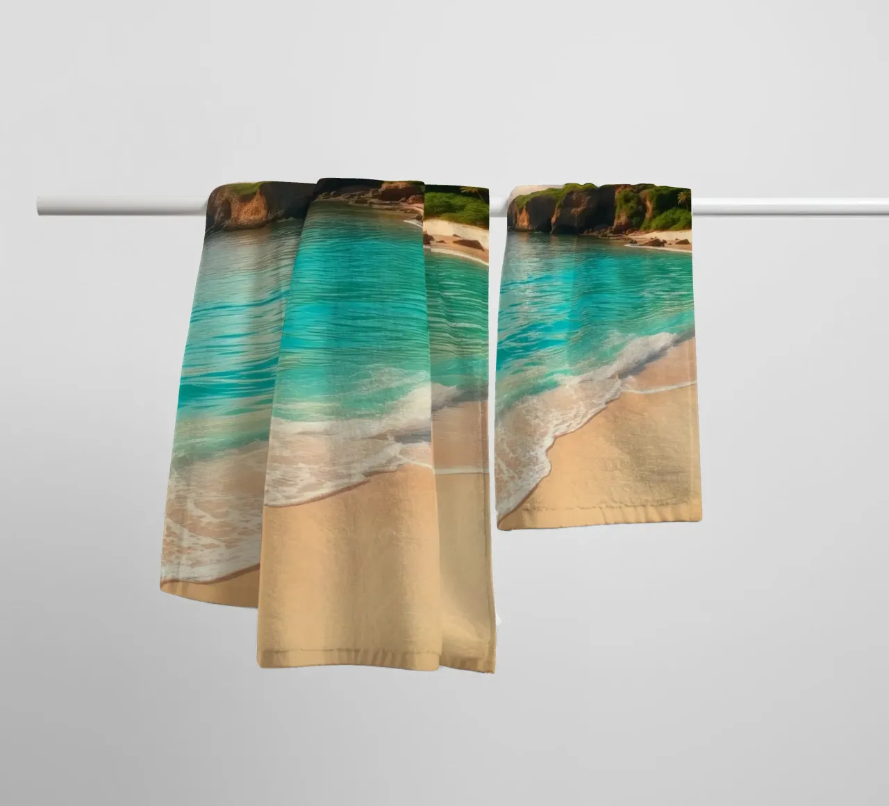spiaggia tranquilla con acqua limpida e turchese e scogliera verde e lussureggiante asciugamano da bagno da DesignDoodle