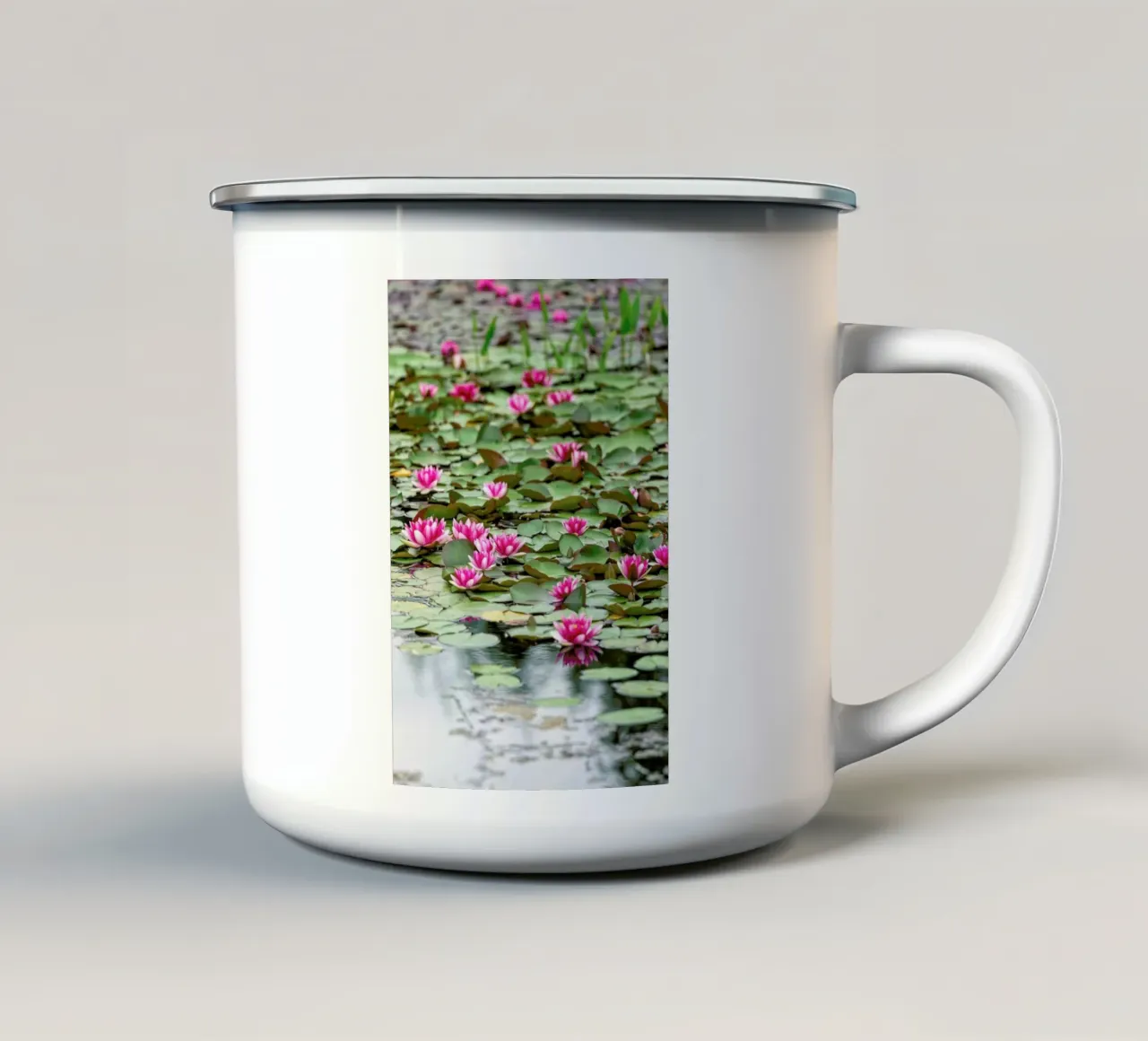 Waterlillies 1 tazza in smalto da Curious Collections by Marielle Leenders