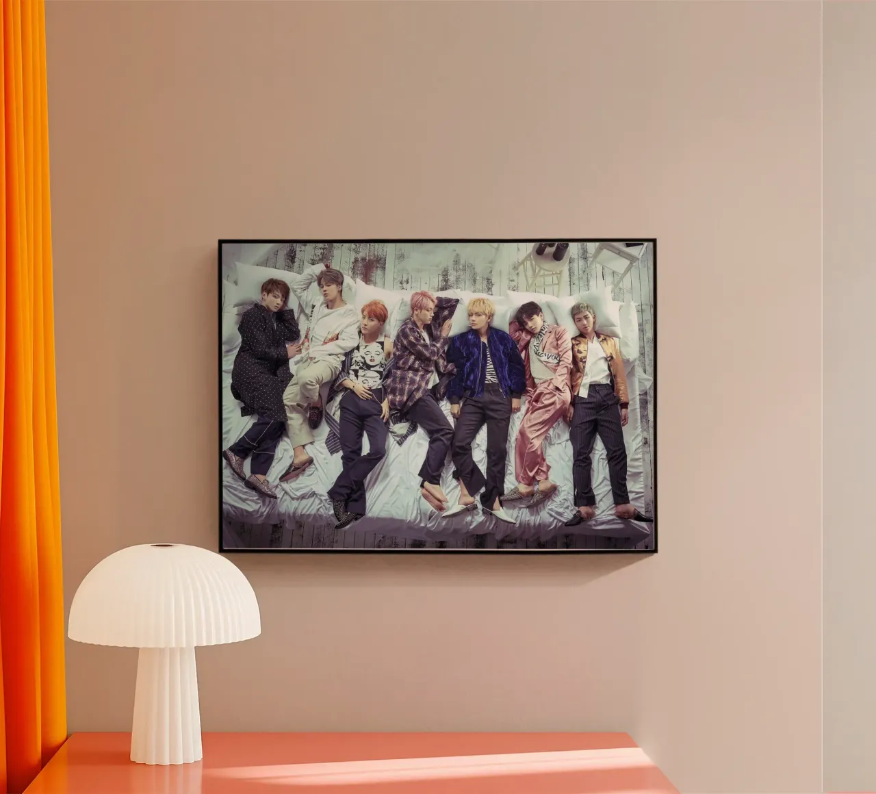 Dormire insieme nel letto plexiglass da Betty Shops