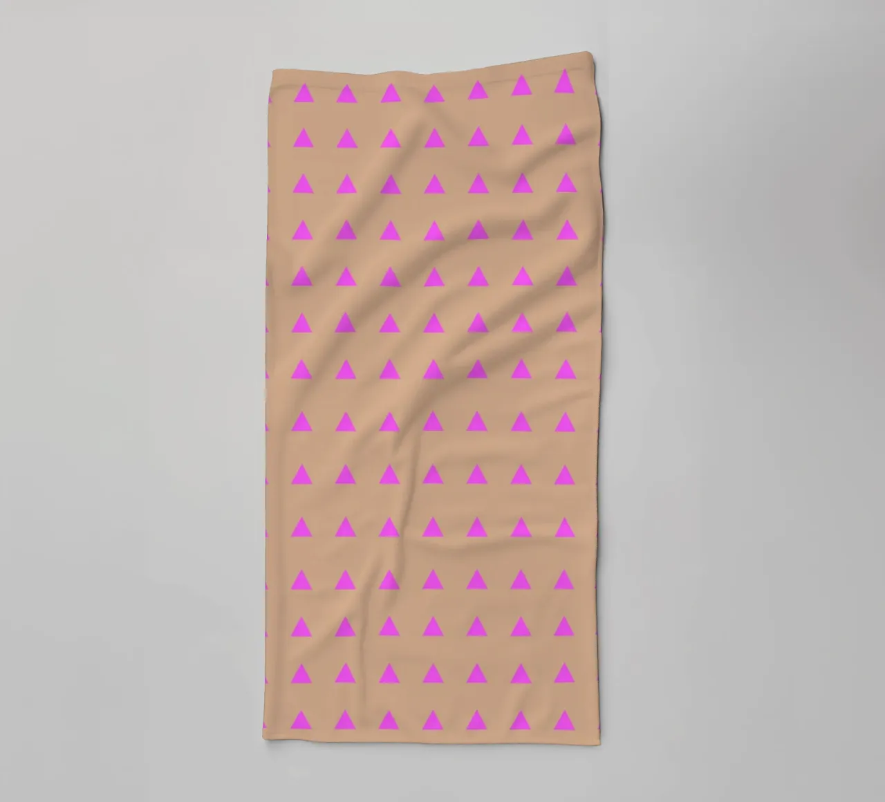 Neon Triangles Pink asciugamano da bagno da SilverPegasus