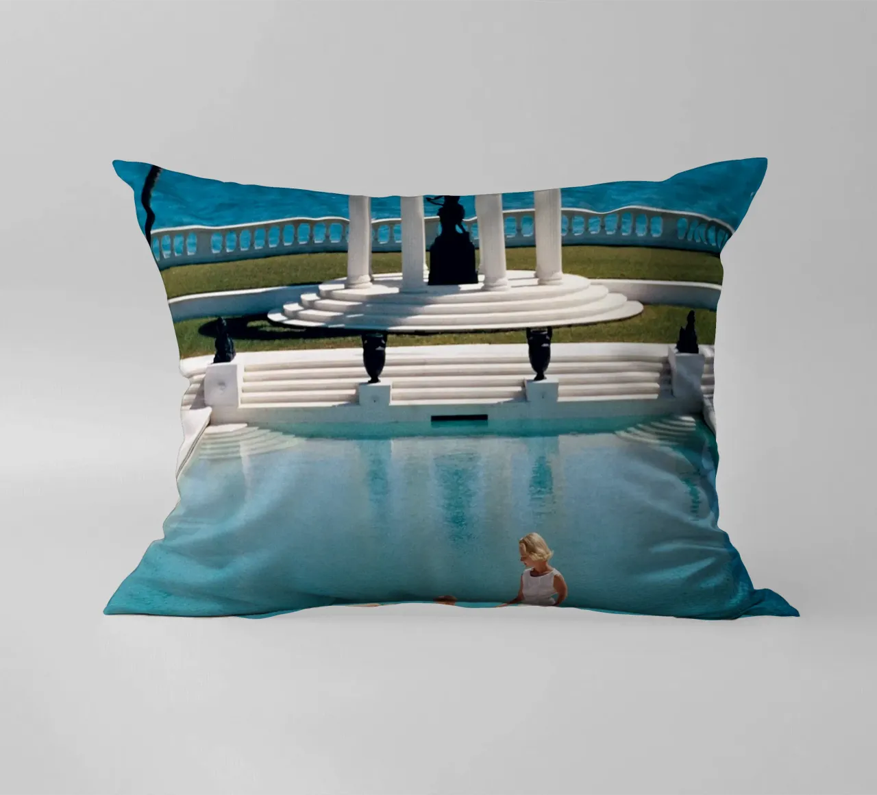Bella piscina Slim aarons cuscino da Chrisvintage