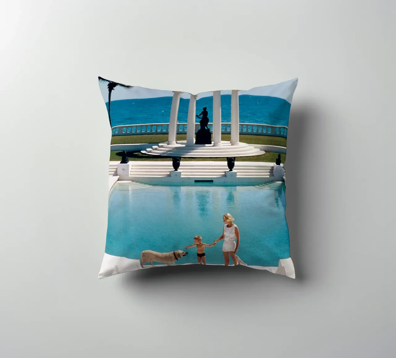 Bella piscina Slim aarons cuscino da Chrisvintage